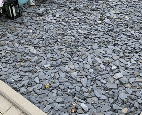 Paminklai,antkapiai,granito plokštės,. - Kapavietės užpylimas skaldele - 1 Kapavietės užpylimas skaldele - Paminklai,antkapiai,granito plokštės,. - 1