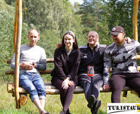 Aktyvus laisvalaikis prie Jūros upės su Turistauk LT: baidarės, lankomi objektai, nakvynė, pirtis, kubilas.