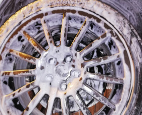 Automobiliu plovykla variklių plovimas iš viršaus ir apačios / MB Pilies Plovykla / Darbų pavyzdys ID 1660395