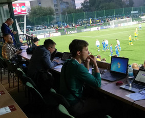 Sinchroninis vertimas (verčiama vienu metu su pranešėju jo kalbėjimo metu)