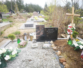 Raidžių kalimas ant paminklo kapinėse / Raidžių kalimas ant paminklo / Darbų pavyzdys ID 1700235