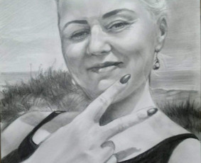 Moters portretas.
40/30 grafitas