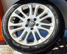 Tralas fiskaras traliukas Tech pagalba kelyje - Automobilio rato keitimas - 1 Automobilio rato keitimas - Tralas fiskaras traliukas Tech pagalba kelyje - 1