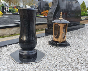 Granito vazos, žvakidės