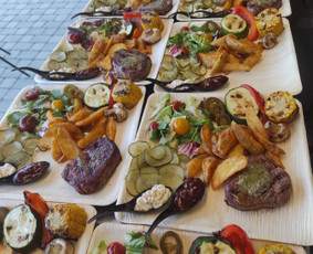 Jautienos išpjovos kepsnys su bulvytėmis ir grill daržovėmis