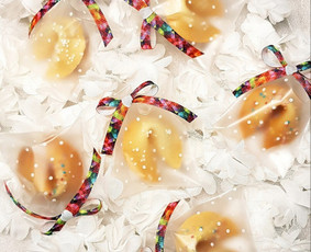 Stalo vardo kortelės, dovanėlės svečiams su laimės sausainiu / Laimės sausainiai - Fortune cookies / Darbų pavyzdys ID 1802245