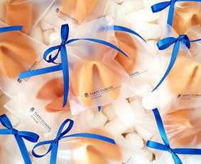 Stalo vardo kortelės, dovanėlės svečiams su laimės sausainiu / Laimės sausainiai - Fortune cookies / Darbų pavyzdys ID 1802263