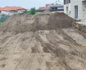 Ratinio ekskavatoriaus (račioko) paslaugos Polių grežimas - Sklypo lyginimas, formavimas - 3 Sklypo lyginimas, formavimas - Ratinio ekskavatoriaus (račioko) paslaugos Polių grežimas - 3