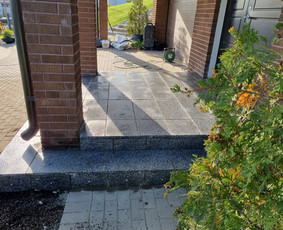 Granito lauko laiptai.Neslidūs