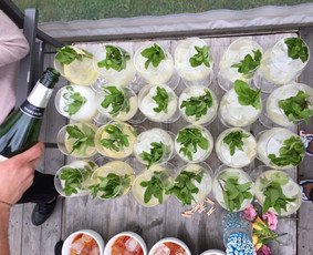 Kokteilis yra geras tik tuomet, kai yra paruoštas teisingai ir parinkti ingredientai yra patys šviežiausi ir atrinkti ne tik mūsų meistrų rankomis, bet ir iš įvairiausių ekologiškų ūkių, bei turgų.