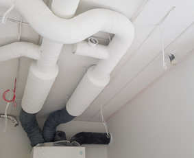 Viskas balta. Techninė patalpa ir rekuperatorius Systemair save vtr 300.