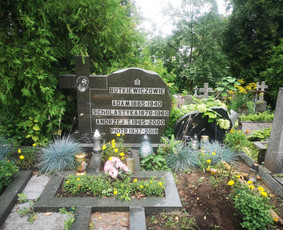 Raidžių kalimas ant paminklo kapinėse / Raidžių kalimas ant paminklo / Darbų pavyzdys ID 1892415