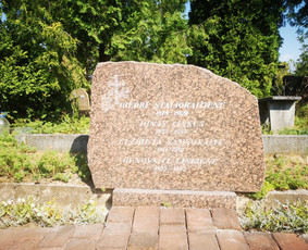 Raidžių kalimas ant paminklo kapinėse / Raidžių kalimas ant paminklo / Darbų pavyzdys ID 1892497