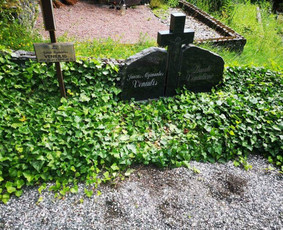 Raidžių kalimas ant paminklo kapinėse / Raidžių kalimas ant paminklo / Darbų pavyzdys ID 1892545
