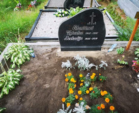 Raidžių kalimas ant paminklo kapinėse / Raidžių kalimas ant paminklo / Darbų pavyzdys ID 1892549