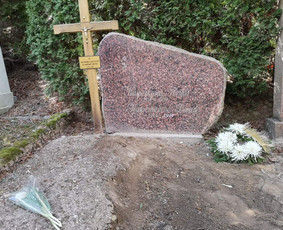 Raidžių kalimas ant paminklo kapinėse / Raidžių kalimas ant paminklo / Darbų pavyzdys ID 1892565