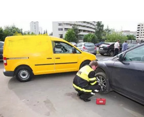 Nebrangi techninė pagalba Vilniuje ir visoje Lietuvoje. - Automobilio rato keitimas - 2 Automobilio rato keitimas - Nebrangi techninė pagalba Vilniuje ir visoje Lietuvoje. - 2