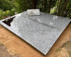 Kapų tvarkymas. Gamyba, bei prekyba granito gaminiais. - Kapo uždengimas akmens gaminiais - 4 Kapo uždengimas akmens gaminiais - Kapų tvarkymas. Gamyba, bei prekyba granito gaminiais. - 4