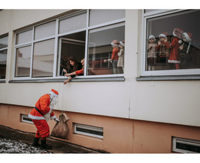 Rubino vaikai Vaikų šventės - Kalėdų senelis šventėje - 2 Kalėdų senelis šventėje - Rubino vaikai Vaikų šventės - 2