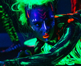 Talentas,Grožis, Kokybė, Tobulumas ... tai Diamonds SHOW!
Pasiilgai nenumaldomo širdies virpulio?! Kraują stingdančių pojūčių?...
Mes Jūsų šventes paversime įsimintinomis amžiams.