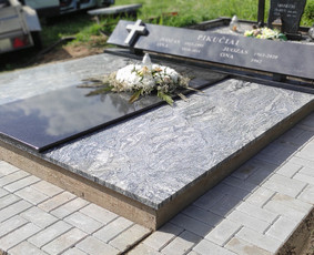 Kapų tvarkymas. Gamyba, bei prekyba granito gaminiais. - Kapo uždengimas akmens gaminiais - 1 Kapo uždengimas akmens gaminiais - Kapų tvarkymas. Gamyba, bei prekyba granito gaminiais. - 1
