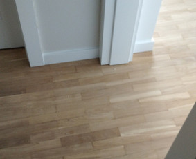 Dazymo darbai, kokybiška butų ir namų apdaila - Grindjuosčių montavimas - 2 Grindjuosčių montavimas - Dazymo darbai, kokybiška butų ir namų apdaila - 2