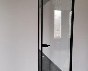 Stiklo durys ofise.
www.egdoors.lt