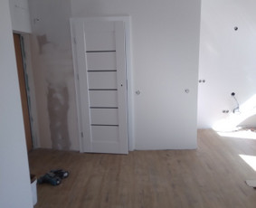 Atliekame vidaus apdailos darbus - Durų montavimas - 1 Durų montavimas - Atliekame vidaus apdailos darbus - 1