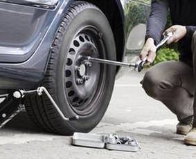 Pagalba kelyje - Traliukas visa Lt 24/7 - Automobilio rato keitimas - 4 Automobilio rato keitimas - Pagalba kelyje - Traliukas visa Lt 24/7 - 4
