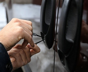 Techninė pagalba kelyje. Tralo paslaugos. Vilnius. 24/7 - Avarinis automobilio atrakinimas - 1 Avarinis automobilio atrakinimas - Techninė pagalba kelyje. Tralo paslaugos. Vilnius. 24/7 - 1