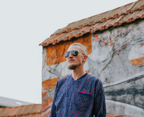 Solo pasirodymas arba su pilna grupe