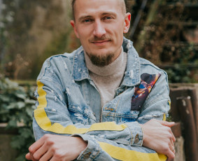 Solo pasirodymas arba su pilna grupe