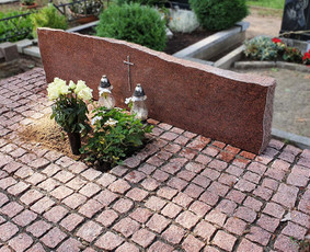 Skaldytų granito trinkelių klojimas ant betonuoto pagrindo