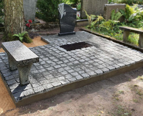 Skaldytų granito trinkelių klojimas ant betonuoto pagrindo