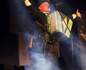 "Laimingu Būti Lengva" - gyvos muzikos grupė - Vestuvių muzikantai - 4 Vestuvių muzikantai - "Laimingu Būti Lengva" - gyvos muzikos grupė - 4