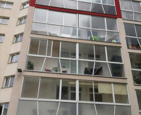 Matinė plėvelė privatumui balkone.