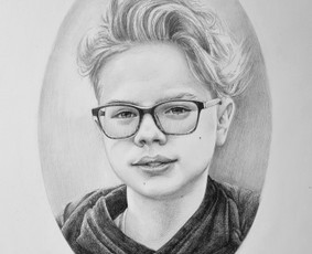 A4 dydžio piešinys grafitiniais pieštukais ant popieriaus.