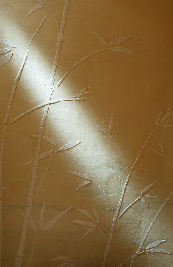 Dekoruota siena vokišku dekoratyviniu tinku. Reljefinis sienos dekoras. Bambukų motyvas. 
Decorated wall.
Wall Decor.
Embossed wall decor.
Interior design. Bamboo motive.
