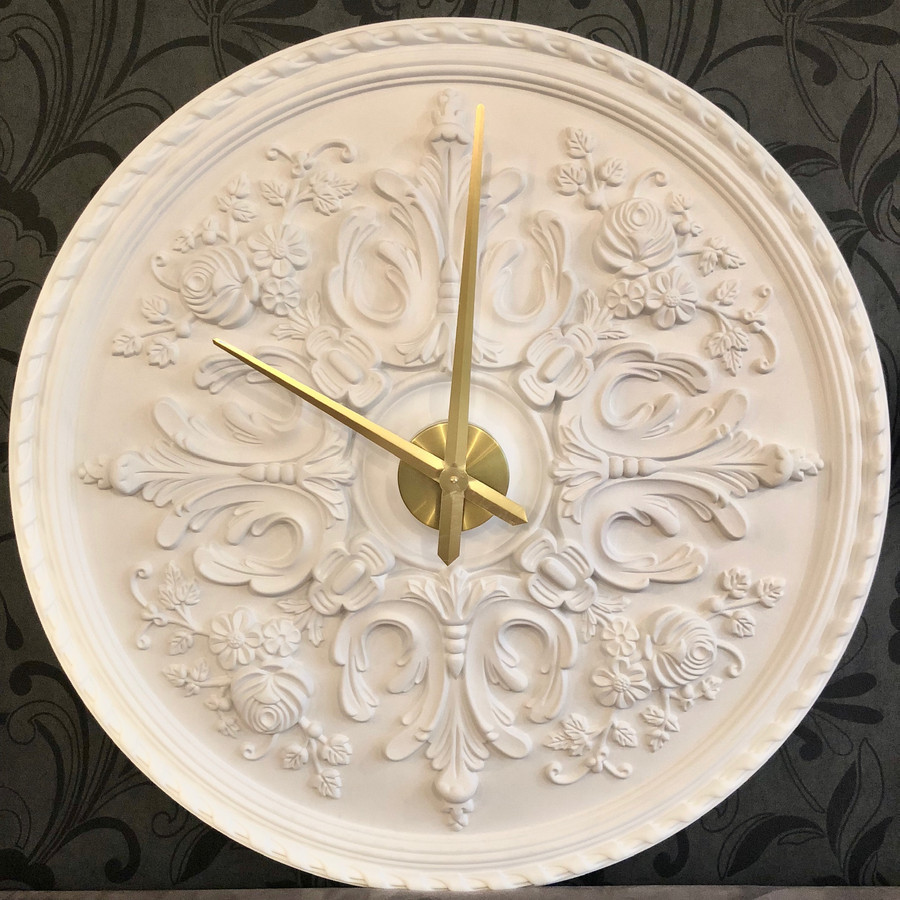 Elegantiškas laikrodis kuris papuoš  modernios klasikos ar art deco stiliaus interjerą