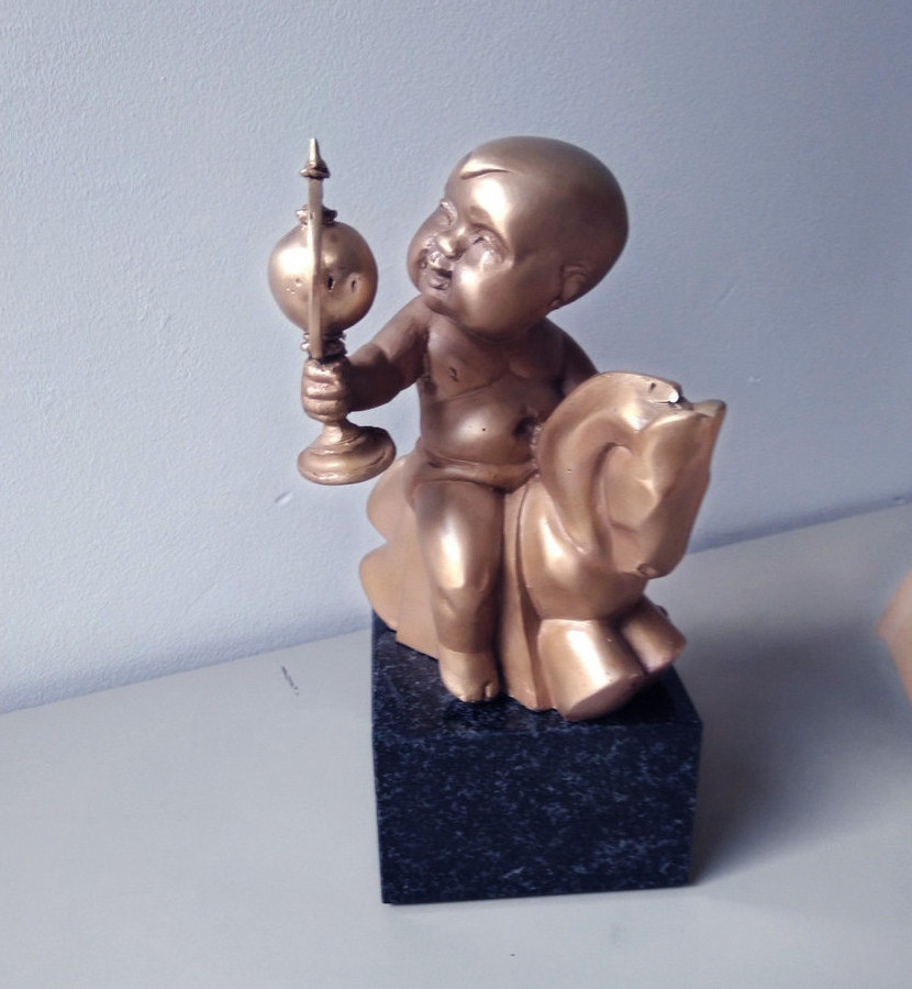Mažoji skulptūra, dovana užsakovės anūkui. Aukštis 10 cm, bronza, granitas.