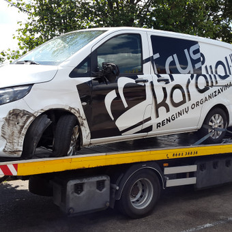 Automobilių transportavimas po eismo įvykio,degę automobiliai. Kaunas Tralas kelyje nuotrauka 8