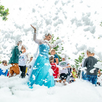 veidukų piešimas, žaidimai, šokiai, torto ceremonija, blizgančios tatuiruotės, balionų lankstymas, popkornų gaminimas, muilo burbulai ir burbulų kapsulė, plaukučių spalvinimas, NEON’ų diskoteka ir t.t Vilnius Personažai,Putų Patrankos Nuoma nuotrauka 2 Animatoriai, personažai vaikams Vilnius Personažai,Putų Patrankos Nuoma nuotrauka 2