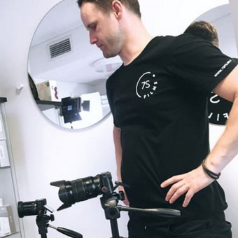 Mokinu pagrindų filmuoti ir montuoti namų, ofiso, ar kitomis sąlygomis mobiliuoju telefonu ar fotokamera. Mielai konsultuoju ir padedu susikurti viską, ko reikia sėkmingam filmavimui. Vilnius Ignas Skudrickas nuotrauka 10 Mokymai apie filmavimą pradedantiesiems Vilnius Ignas Skudrickas nuotrauka 10