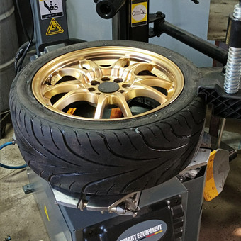 montuojame ir balansuojame lengvųjų automobilių, mikroautobusų ratus, priimame padangas utilizavimui Vilnius UAB AUTOLUPUS nuotrauka 6 Padangų, ratų montavimas Vilnius UAB AUTOLUPUS nuotrauka 6