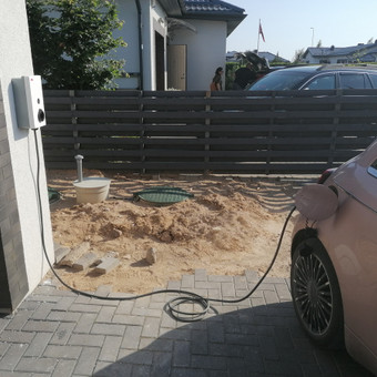 Dažniausiai pakanka esamo elektros įvado. Rekomenduojama pasirinkti prisitaikantį prie buto/namo apkrovimo (su dinaminiu valdymu), kad optimaliau išnaudoti esamus galingumus. Vilnius Andrej Grudin, UAB ELEKTARA nuotrauka 7 Elektromobilių įkroviklių montavimas daugiabučių namų požeminiuose parkinguose. Vilnius Andrej Grudin, UAB ELEKTARA nuotrauka 7