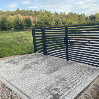 Gaminame ir montuojame įvairaus ilgio vartus, stumdomus ir varstomus, taip pat galime sumontuoti ir automatikas prie vartų. Kaunas MB "Tvorusprendimas" nuotrauka 1 Kiemo vartai, gamyba Kaunas MB "Tvorusprendimas" nuotrauka 1