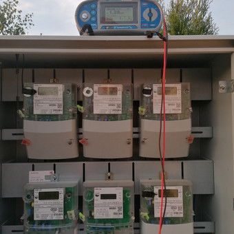 Pilnas įvadinio kabelio patikrinimas, Rangovo akto paruošimas ir pridavimas ESO.
Kabelio izoliacijos varža matuojama tik vietoje, kaip privaloma. Vilnius Andrej Grudin, UAB ELEKTARA nuotrauka 1 Varžų matavimai Vilnius Andrej Grudin, UAB ELEKTARA nuotrauka 1