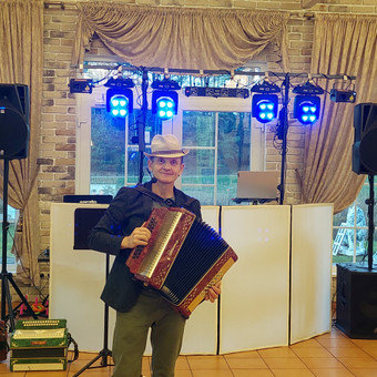 Pravesiu nedideles vestuves . Įgarsinimas su šviesos efektais ir multimedia , DJ paslaugos ir Jūsų vestuvių fotografavimas. Visaginas Algirdas Zinkevičius nuotrauka 1 Vestuvių muzikantai Visaginas Algirdas Zinkevičius nuotrauka 1