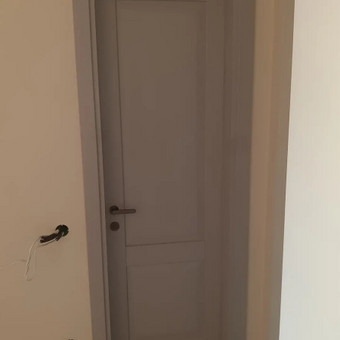 Durų komplektacijos sumontavimas nuo 50 €/ komplektas (staktos su varčia imontavimas , apvadu sumontavimas) . Klaipėda MVS Medienos gaminiai nuotrauka 5 Durų montavimas Klaipėda MVS Medienos gaminiai nuotrauka 5