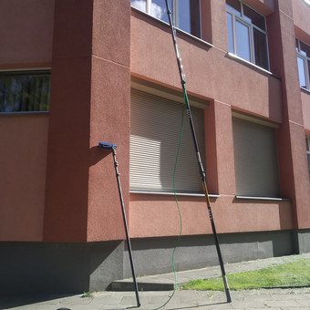 Kokybiskas langu plovimas destiliuotu vandeniu Vilnius *Švaru & Saugu* nuotrauka 19 Mokyklu Langu plovimas Vilnius *Švaru & Saugu* nuotrauka 19